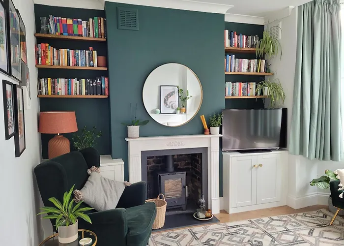 Lovely 1 Bed Flat With Private Garden And Easy Access To Central London