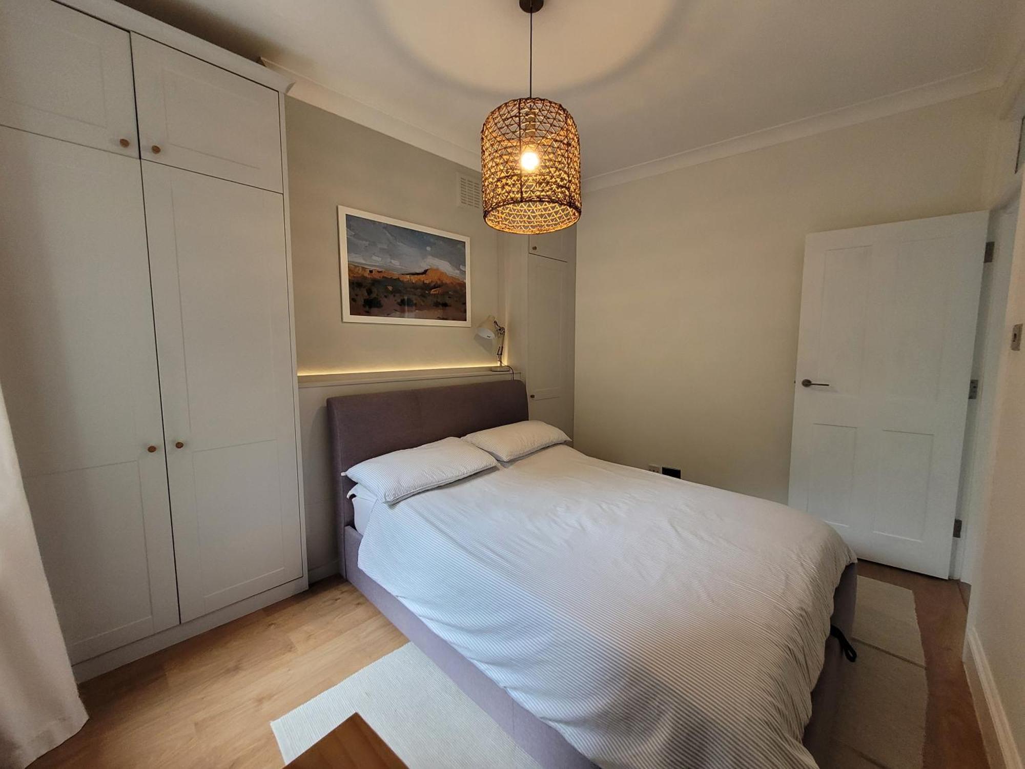 Lovely 1 Bed Flat With Private Garden And Easy Access To * Londra